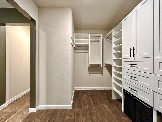 Building Photo - Beautiful 4/BR 2/BA Contemporary Home with Patio, Garage & Laundry Room