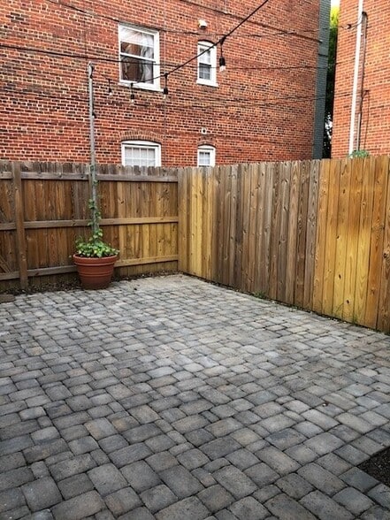 Building Photo - 3104 Park Ave