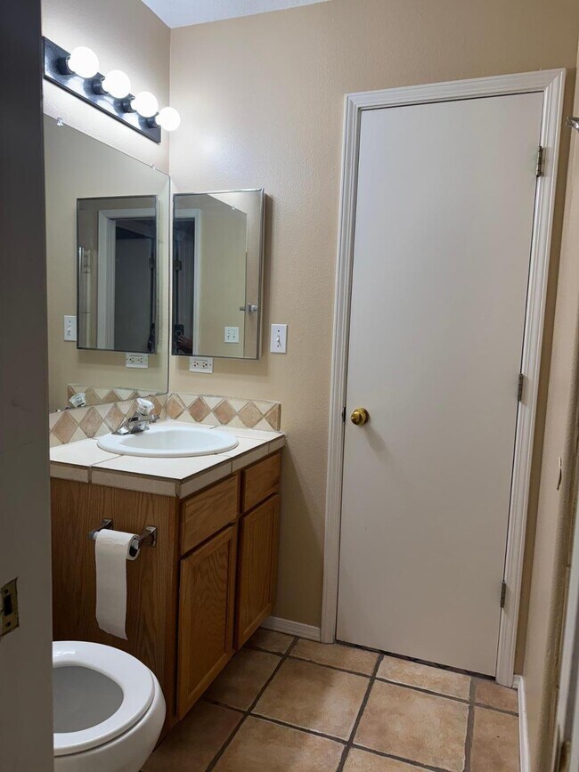 Building Photo - 256 Glenridge Park Ln NE