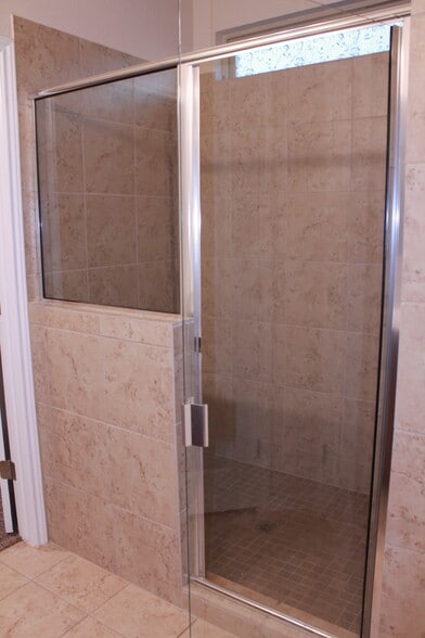 Masther Bathroom - Walk0in shower - 1027 Aurora Grove Bnd