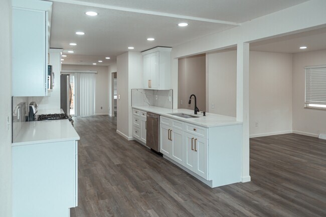 Building Photo - 7355 S Garfield Ct