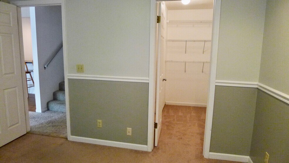 Building Photo - 204 Misty Cove