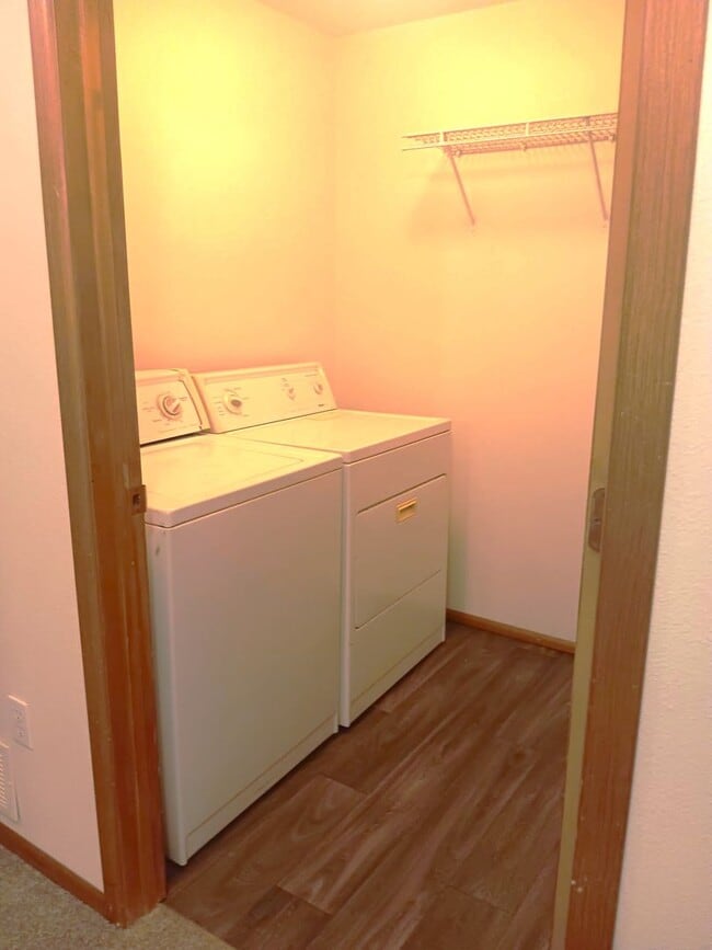 Building Photo - WEST SIDE - SPACIOUS TWO STORY 3 BED/2.5 B...