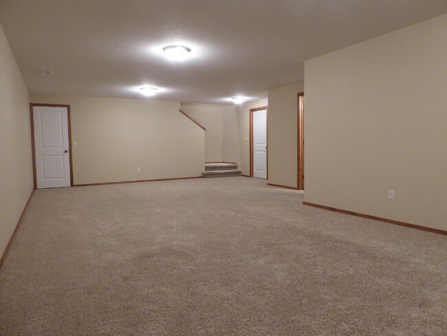 Building Photo - 3019 Cottonwood Hill Dr