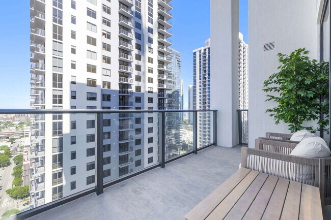 Building Photo - 11 NE 6th St