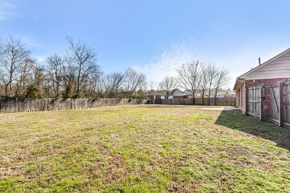 Building Photo - 764 Northwood West Cove