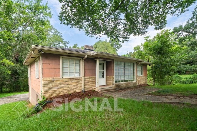 Building Photo - 1156 Skyline Dr