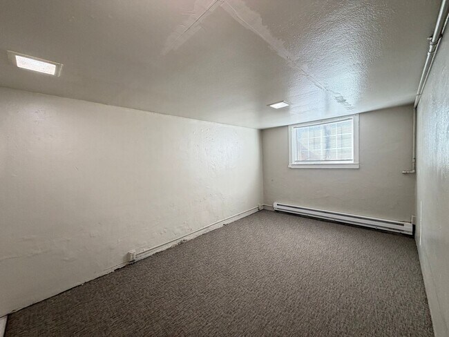 Building Photo - 1403 W Lincoln Ave