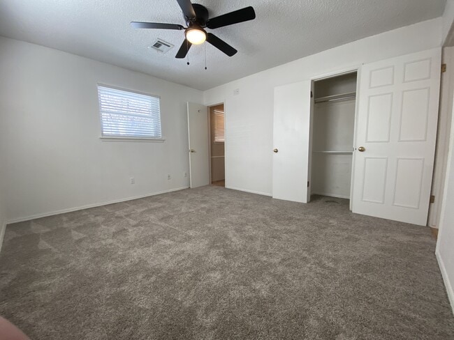 Building Photo - 928 Jona Kay Terrace