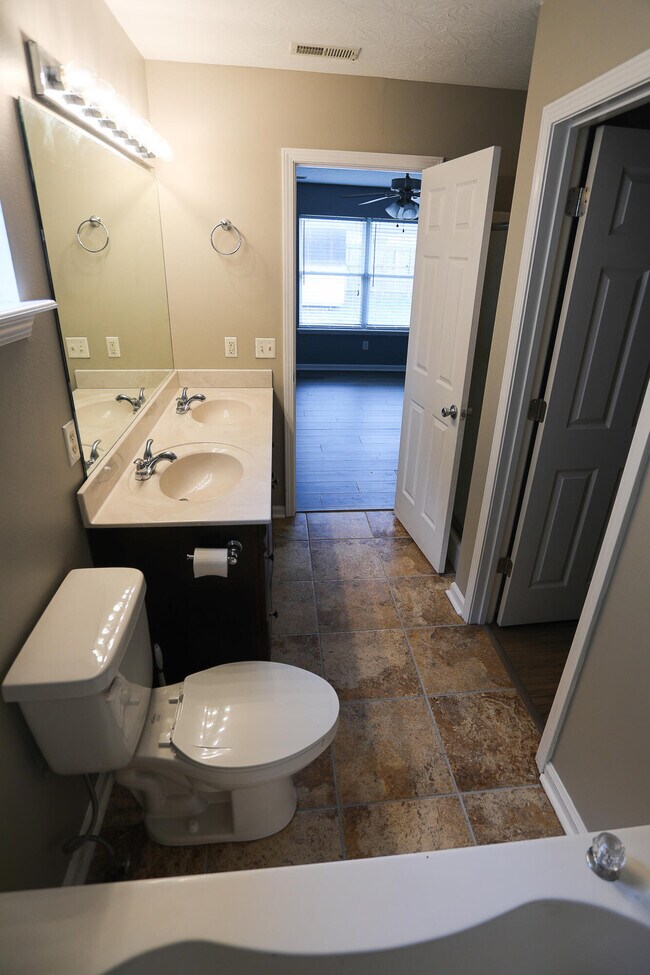 Building Photo - 209 Elkhorn Green Pl