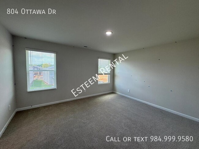 Building Photo - 804 Ottawa Dr
