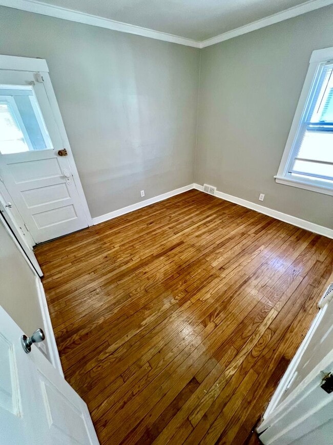 Building Photo - Delightful 4 Bed/1 Bath Single Family Home...