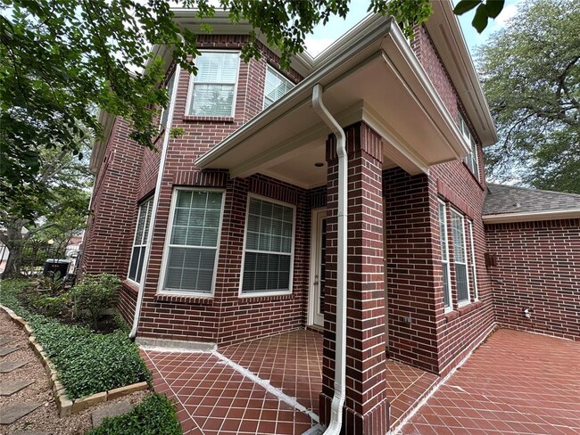 Building Photo - 17 Ambleside Crescent Dr