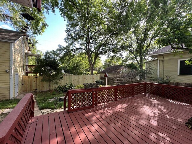 Building Photo - 811 E 46th St