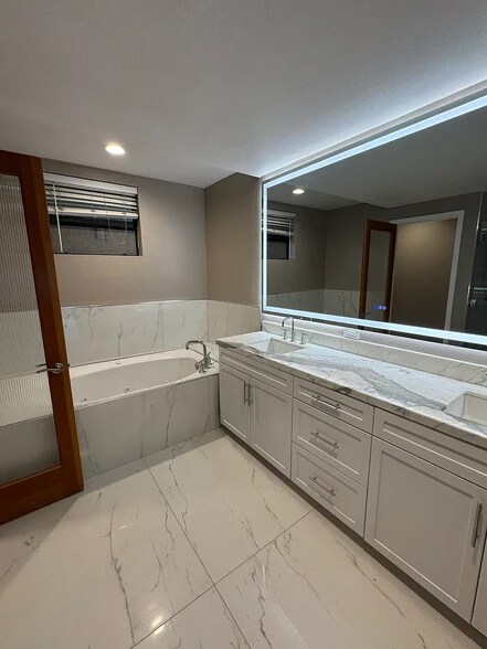 Building Photo - 395 E 4th St