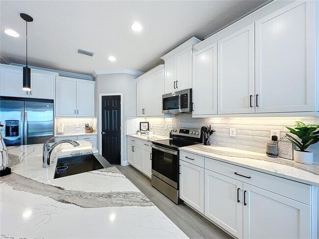 Building Photo - 5559 Trevesta Pl