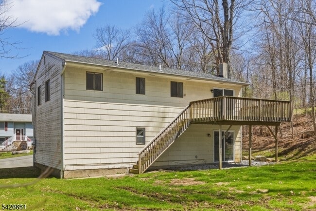 Building Photo - 15 Karen Rd