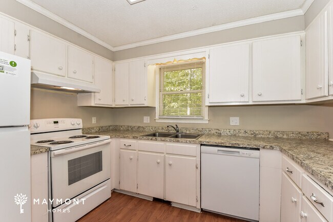 Building Photo - Beautiful 5-Bedroom Home