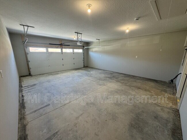Building Photo - 963 Winter Ridge Dr
