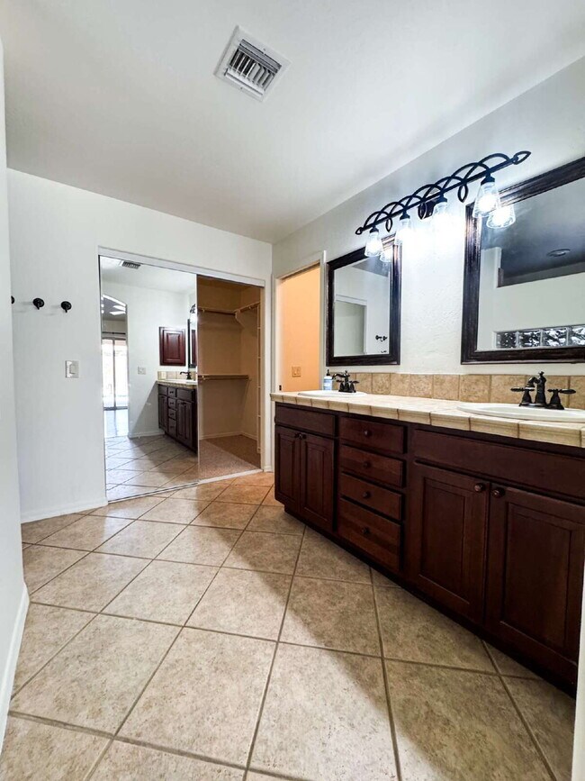 Building Photo - For Rent: 3-bedroom, 2-bathroom home in Barkley Ranch