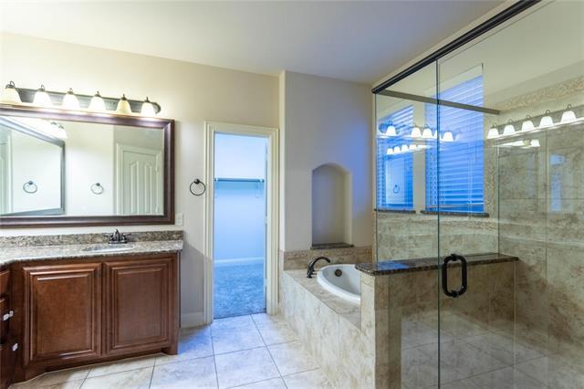 Building Photo - 2409 Lynbridge Dr