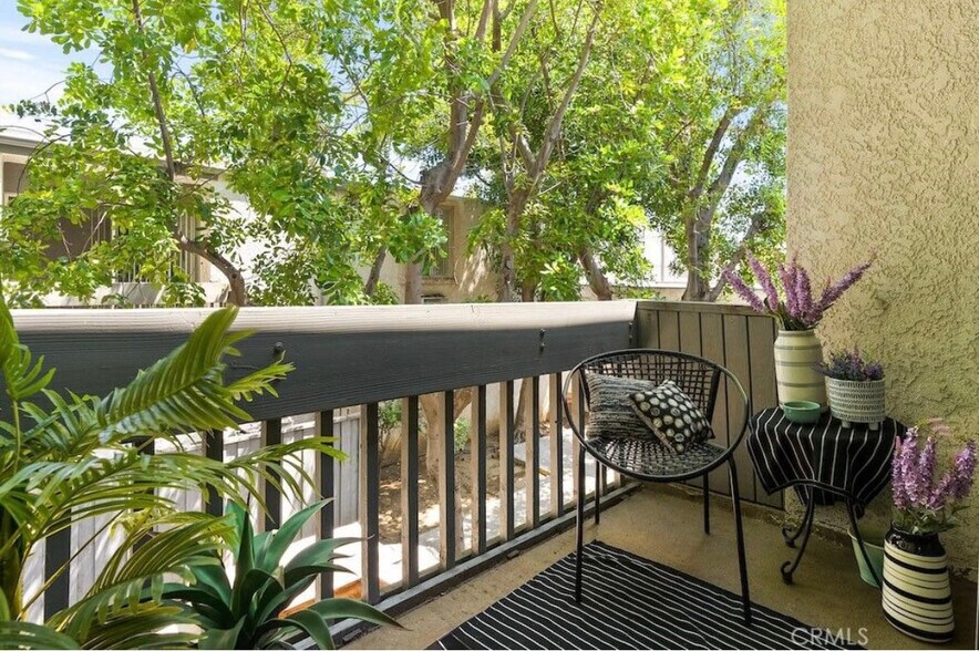 Building Photo - 18620 Hatteras St