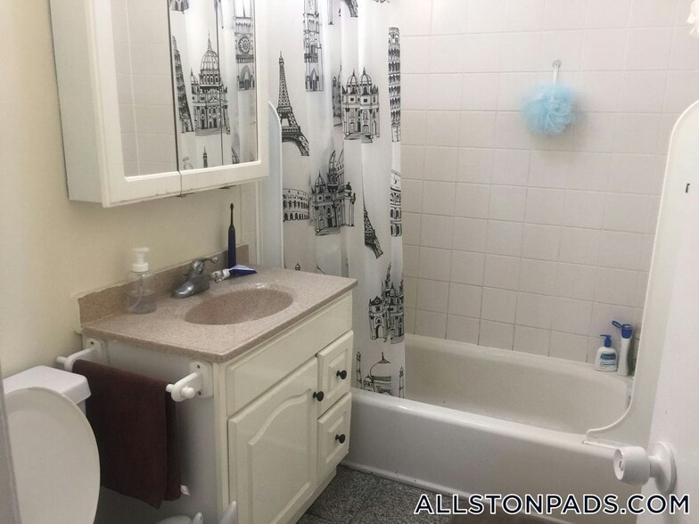 Building Photo - 34 Gardner St