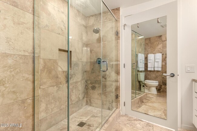 Building Photo - 7131 E Rancho Vista Dr