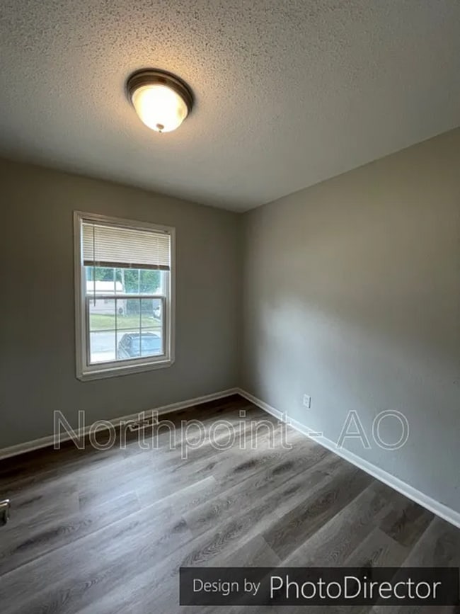 Building Photo - Updated 3-Bedroom Home with Garage & Deck in Kansas City, KS