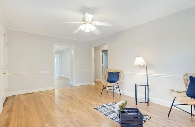 Building Photo - Cozy 3/2 Updated Home in Greenville Available Now!