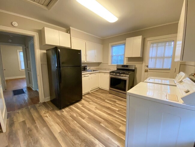 Building Photo - 2 bed, 1 bath near the University of Memphis