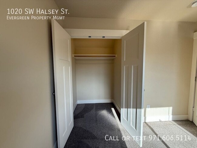 Building Photo - 1020 SW Halsey St