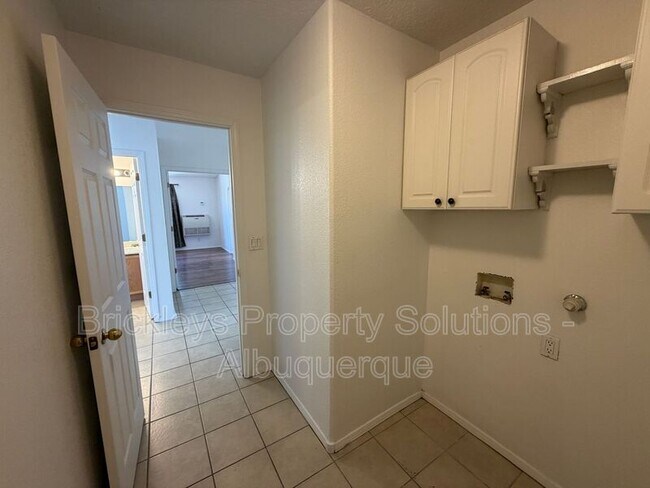 Building Photo - 1405 Secret Valley Dr SW