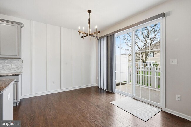Building Photo - 1190 Webb Dr