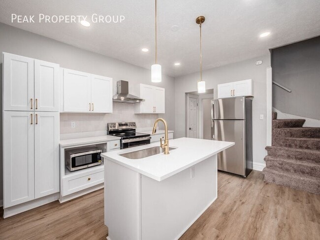 Building Photo - 419 E Mithoff St