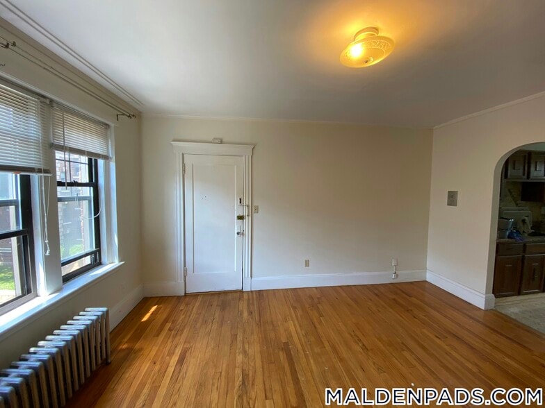 Building Photo - 349 Pleasant St