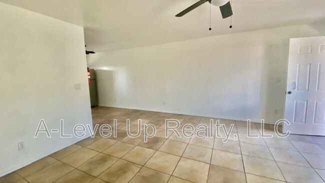 Building Photo - 1027 S Santa Rita Ave