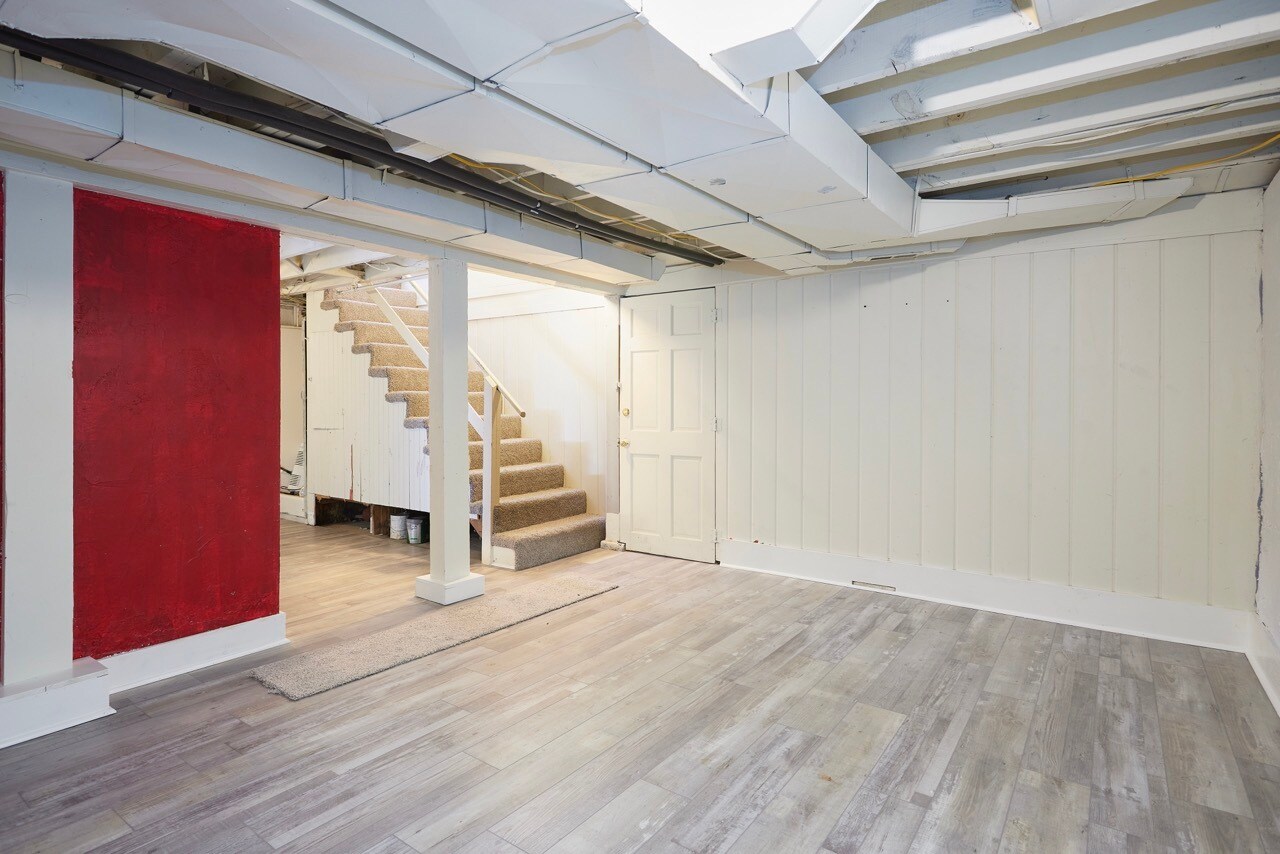 Building Photo - 208 S Clark St