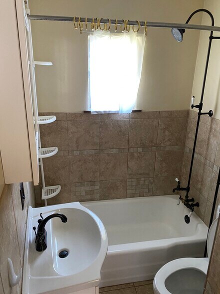 Building Photo - 1628 Otlahurst Dr