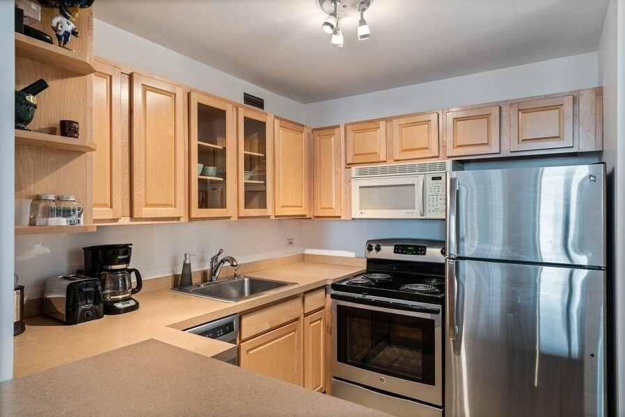 Building Photo - 1030 N State St