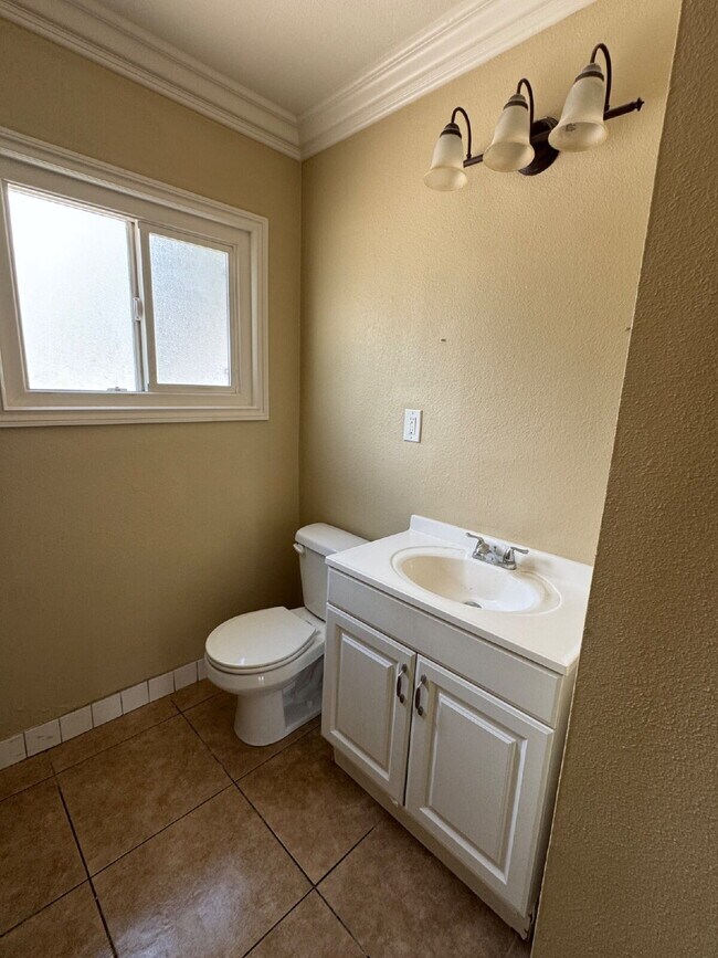 Building Photo - Large yard, spacious interior, extra parking and much more