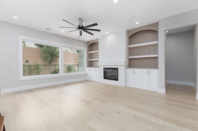 Building Photo - Wonderful 5 bedroom 4 bath home built by New Trend Construction