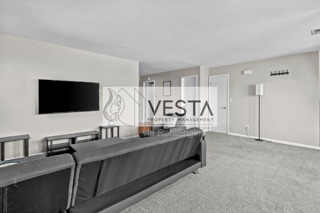 Building Photo - 588 Ray Hill Rd