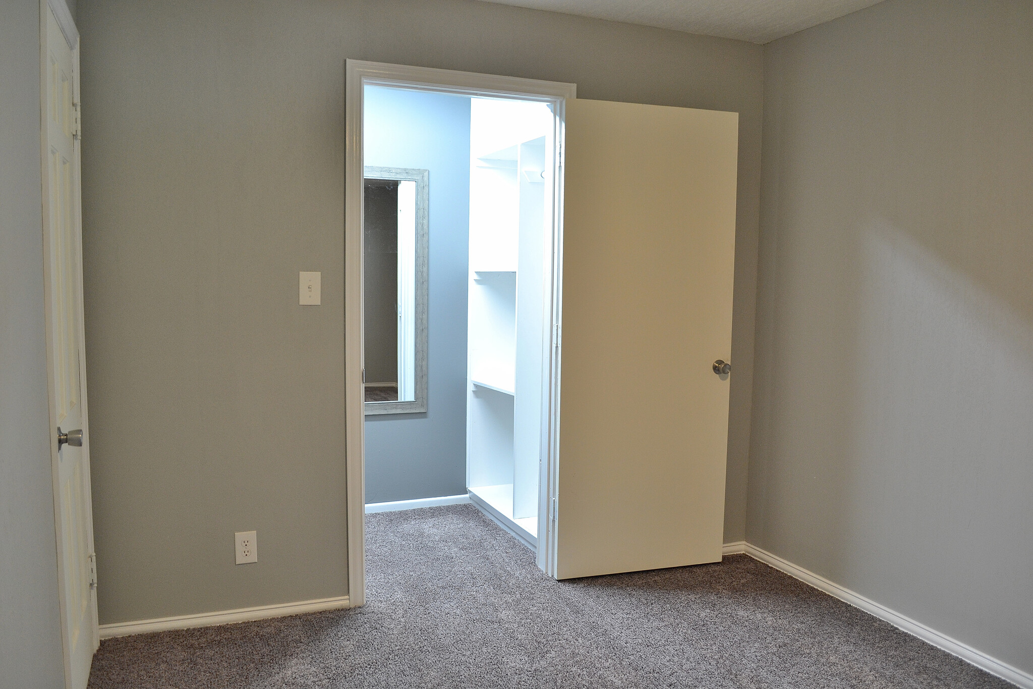 Downstairs Bedroom - 1007 Bawcom St