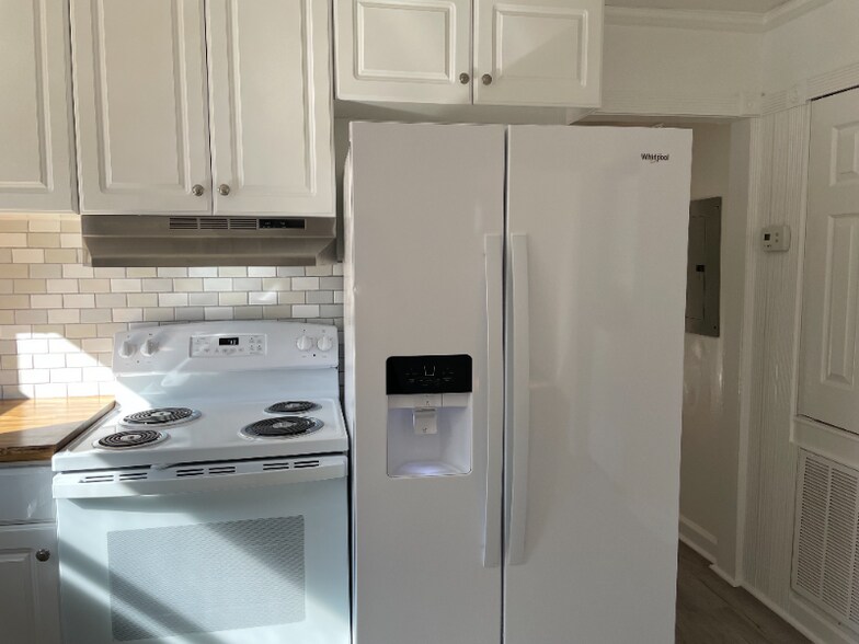 Building Photo - 1007 E Unaka Ave