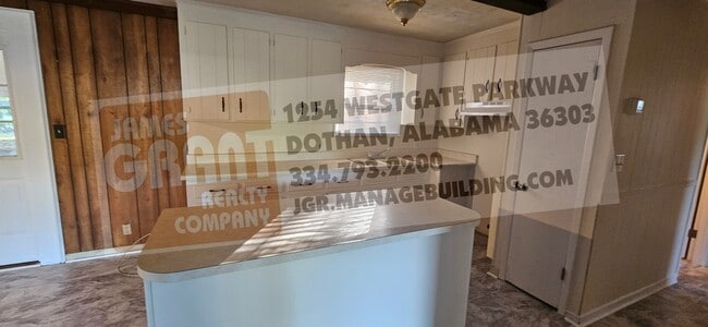 Building Photo - 306 Mustang Dr