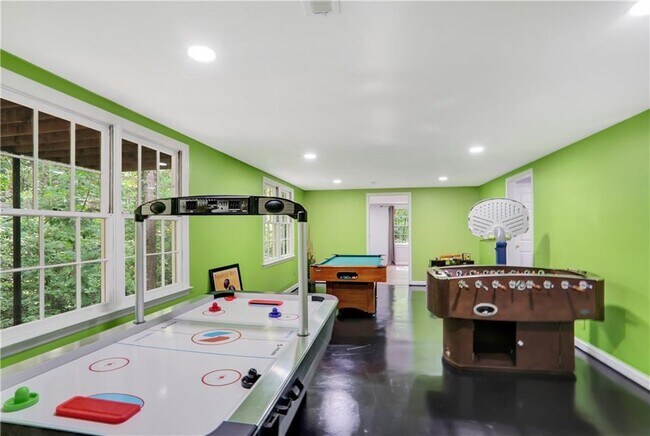Building Photo - 745 Winterwind Way