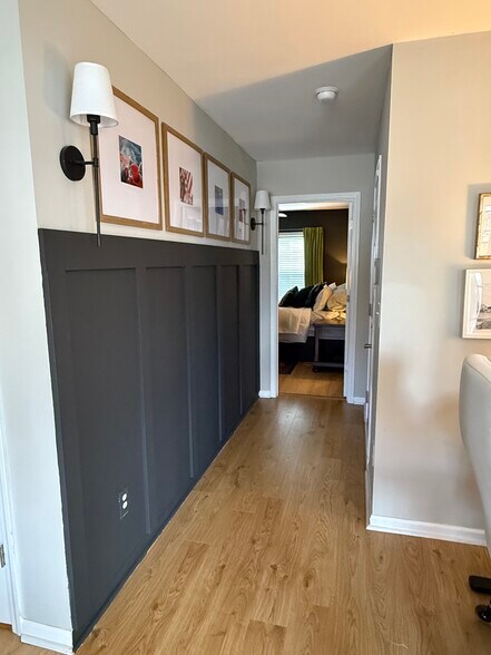 Hallway off 2-car garage leading to master - 4414 Sages Ave