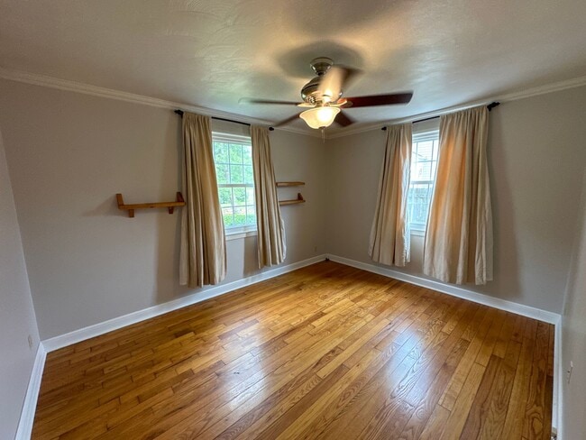 Building Photo - Worthington Colonial Hills with Attached Single Car Garage