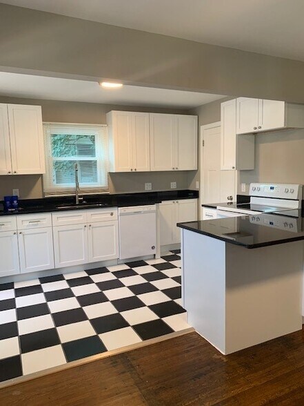 Building Photo - 646 Berkley Rd